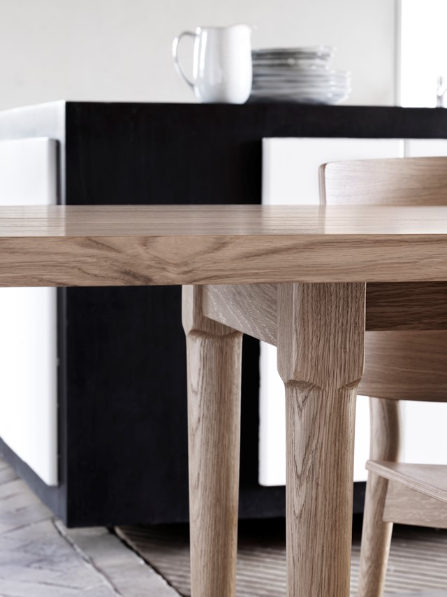 Oak_table_detail