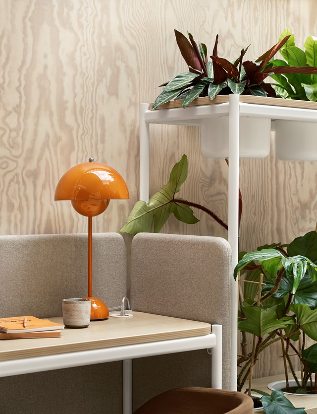 Plantea_table_plantdivider_closeup.jpg
