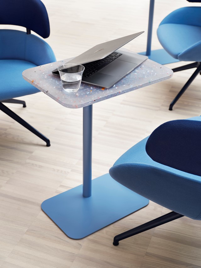 Tinnef_laptop_table_closeup.jpg
